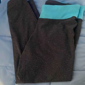 Medium Women’s Small Charcoal Gray Capris Activewear Champion